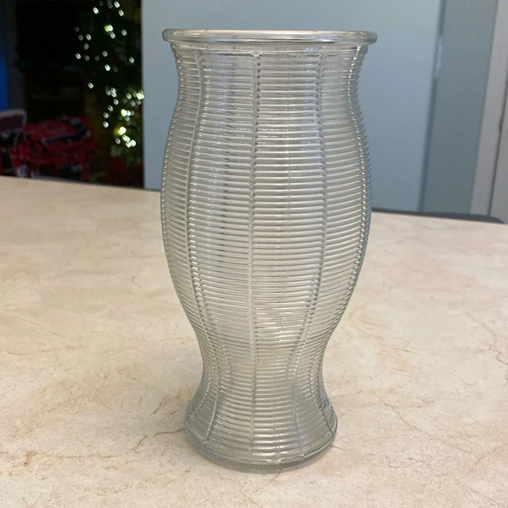 Mid-Century Modern Vase - Picture 3 of 11